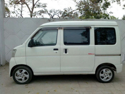 Daihatsu Hijet - 0.7L (0700 cc) White