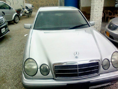 Mercedes Benz E Class - 3.2L (3200 cc) Silver