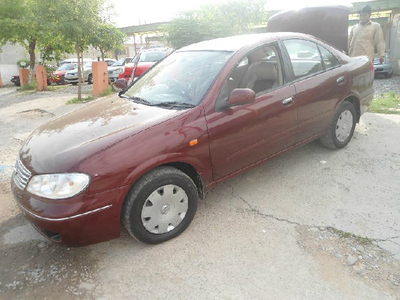 Nissan Sunny - 1.5L (1500 cc) Red
