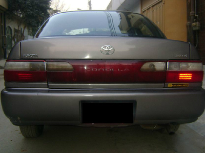 Toyota Corolla - 1.6L (1600 cc) Grey