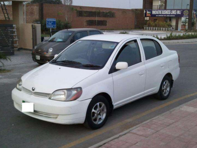 Toyota Platz - 1.0L (1000 cc) White