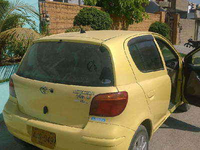 Toyota Vitz - 1.0L (1000 cc) Yellow