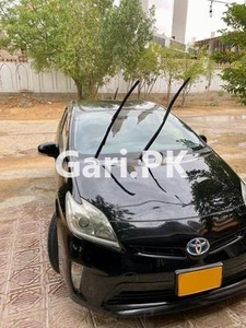 Toyota Prius Alpha S 2014 for Sale in Karachi