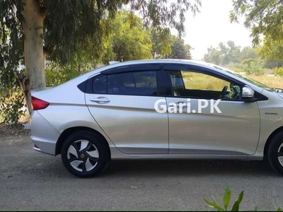 Honda Grace Hybrid 2015 for Sale in Karachi