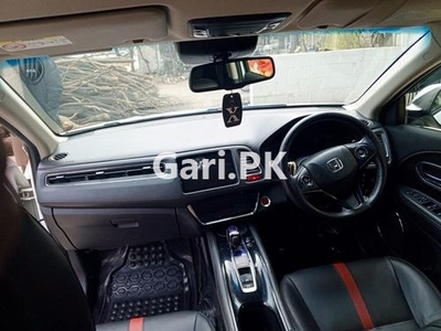 Honda Vezel Hybrid Z 2014 for Sale in Lahore