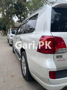 Toyota Land Cruiser ZX 2013 for Sale in Sialkot