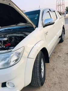 Toyota Hilux 2013 for Sale in Faisalabad