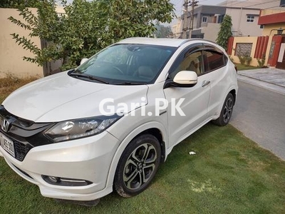 Honda Vezel Hybrid Z 2014 for Sale in Lahore