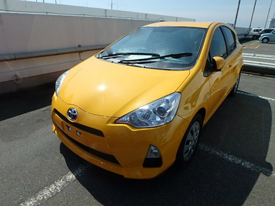Toyota Aqua - 1.5L (1500 cc) Yellow