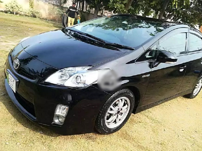 Toyota Prius - 1.8L (1800 cc) Black