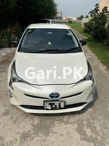 Toyota Prius S 2018 for Sale in Sialkot