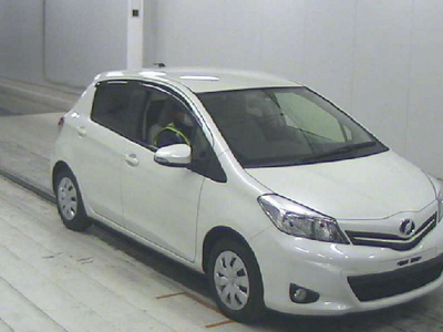 Toyota Vitz - 1.0L (1000 cc) White