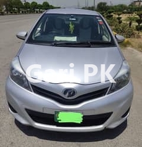 Toyota Vitz 2013 for Sale in Islamabad•