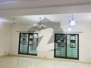 Near To Park Golder opportunity 3 Bedrooms Flat Available For Rent Askari 10 Sector F