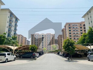 well mentaind 3 bedrooms flat available urgent for rent park on few step Askari 10 Sector F