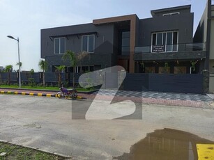 Bahria town, phase 8, 1 kanal double unit house 5 beds with attached baths outstanding location on investo Bahria Town Phase 8