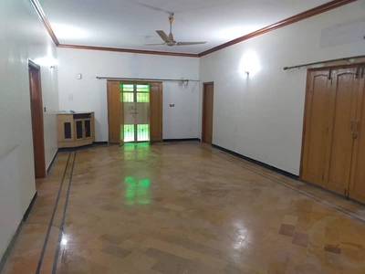Prime Location 400 Square Yards Lower Portion For rent In Rs. 160,000 Only.