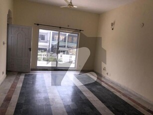 2800 Sq Feet Upper Portion Available For Rent In I-8 Sector Islamabad I-8/3