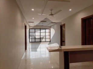 3bed apartment golden category available for rent. The Galleria