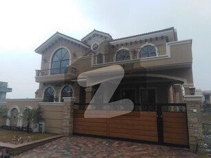 Brand New Luxury Modern Style Triple Storey House For Sale D-12