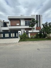NEAR PARK HOT LOCATION 10 MARLA Double Storey HOUSE FOR SALE IN A BLOCK