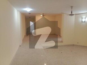 APARTMENT 4BEDS 3700 SFT SUPER LUXURY DELUXE SEA FACING SERVANT ROOM RESERVE CAR PARKING NO WATER PROBLEM POSH AREA 24 7 Water And ELECTRICITY Clifton Block 2