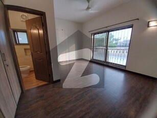 One Kanal Slightly Use Facing park Bungalows Upper Portion With Is Available For Rent In Separate Gate The Best Block Of DHA Phase 6 Lahore. DHA Phase 6