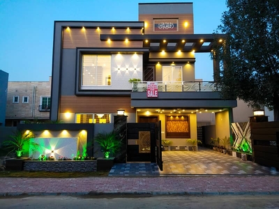 10 Marla Luxurious Designer Brand New House For Sale in Bahria Town Lahore