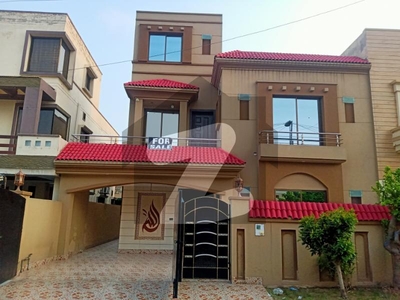 10 MARLA USED BEAUTIFUL HOUSE FACING PARK FOR SALE IN GHOURI BLOCK BAHRIA TOWN LAHORE Bahria Town Ghouri Block
