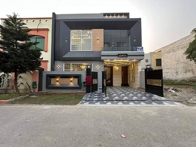 5.33 Marla Luxurious Designer Brand New House For Sale in Bahria Town Lahore