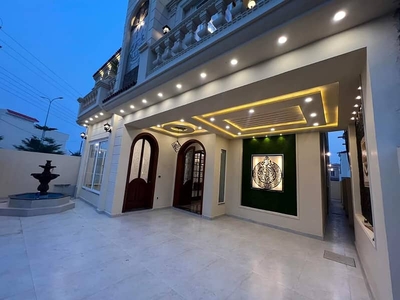 9 marla Luxurious House for sale in Buch villas multan