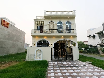 A Great Choice For A Corner 5 Marla House Available In DHA 11 Rahbar Phase 2 - Block H For Sale