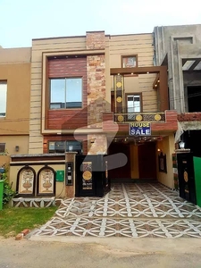 ARZ Properties offers 5 Marla Beautiful House For Sale In L Block - Khayaban E Amin