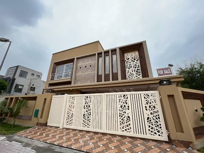 Corner Luxurious Designer 12 Marla Brand New House For Sale in Bahria Town Lahore