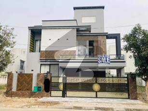 10 Marla Architect Designer house for sale hot location Bahria Town Janiper Block