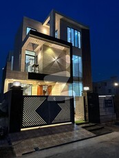 10 MARLA BRAND NEW Luxury Latest Ultra Modern Stylish House Available For Sale In Lake City Lahore. With 7 Bedrooms Original Pics Lake City