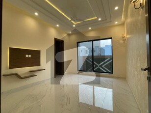 10 Marla Upper Portion Up For rent In DHA Phase 8 - Ex Air Avenue DHA Phase 8 Ex Air Avenue