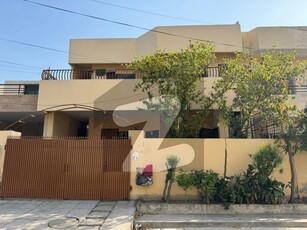 10 Marla used house chips+ Marble facing park Gated Cumminty Johar Town