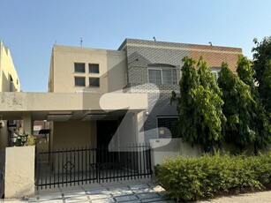 A BEAUTIFUL 8 MARLA ASIAN HOUSE FOR RENT IN SAFARI VILLAS SECTOR B BAHRIA TOWN LAHORE Bahria Town Safari Villas