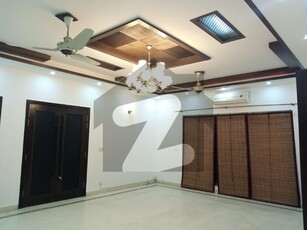 ONE KANAL BEAUTIFULL UPPER PORTION AVALIABLE FOR RENT IN DHA PHASE 3 DHA Phase 3