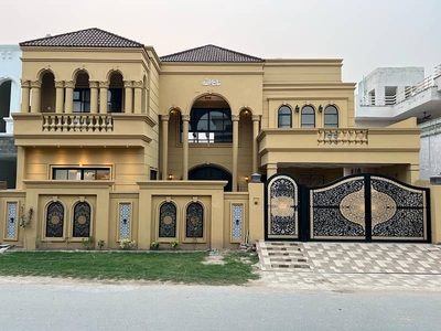 10 MARLA Luxurious house for Sale in WAPDA town 1