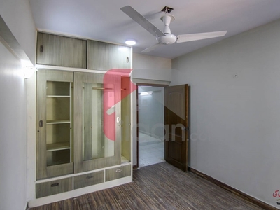 1200 ( sq.ft ) apartment for sale ( third floor ) in Bukhari Commercial Area, Phase 6, DHA, Karachi