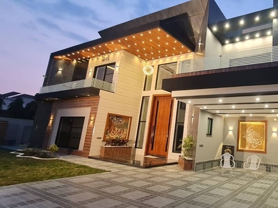 2 KANAL LAVISH TOP NOTOUCH CONSTRUCTED HOUSE IN BLOCK 