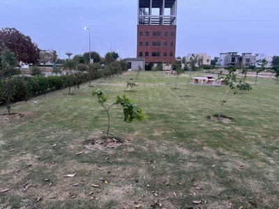 DHA RAHBAR 5 MARLA CORNER FACING WITH BIG PARK IS AVAILABLE FOR SALE