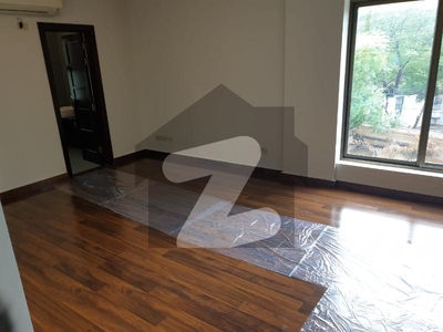 2000 Sqft Apartment Available Gulberg