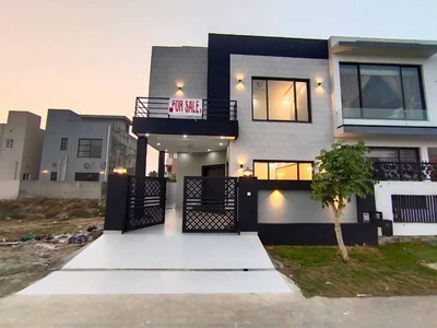 5 Marla Modern House for Sale in DHA 9 Town Lahore at Investor Rate