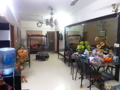 Flat 1st floor , 3 bed drawing /dining, west-open , corner, block-13d/1 near delhi sweets gulshan-e-iqbal