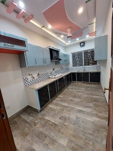 On Excellent Location 10 Marla House In Central Central Park - Block G For sale