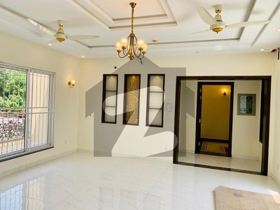 ONE KANAL BEAUTIFULL UPPER PORTION LOWER PORTION LOCK AVALIABLE FOR RENT IN DHA PHASE 4. DHA Phase 4 Block AA