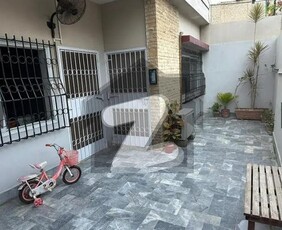 300 SQ YARD Corner House For Sale In Gulshan E Iqbal Block 11 Gulshan-e-Iqbal Block 11